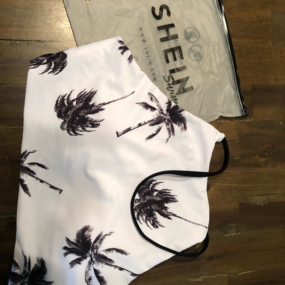 New Palm Tree crisscross bikini top - Picture 5 of 6